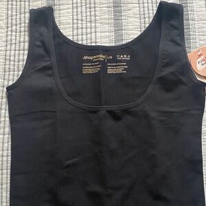 Shapermint Classic Black Scoop Neck Tank
